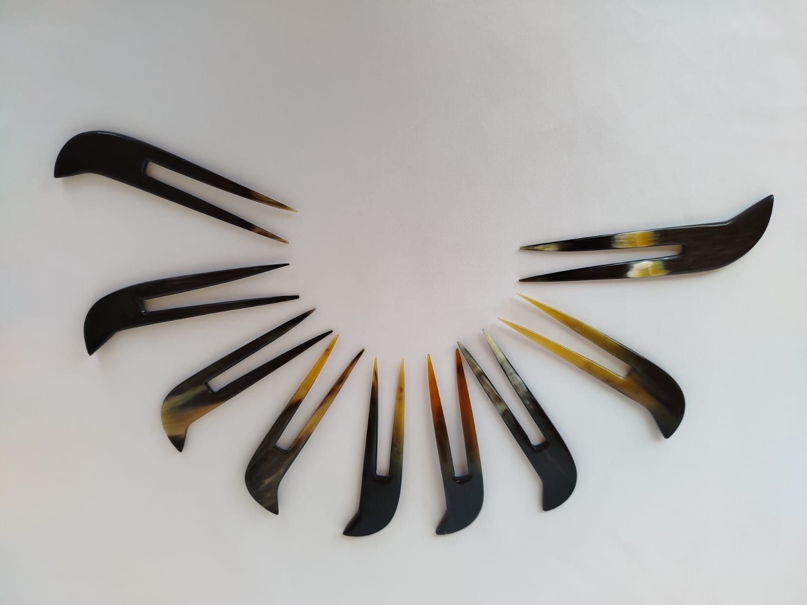 Pique cheveux deux dents en corne de Zébu-Artisanat (2)