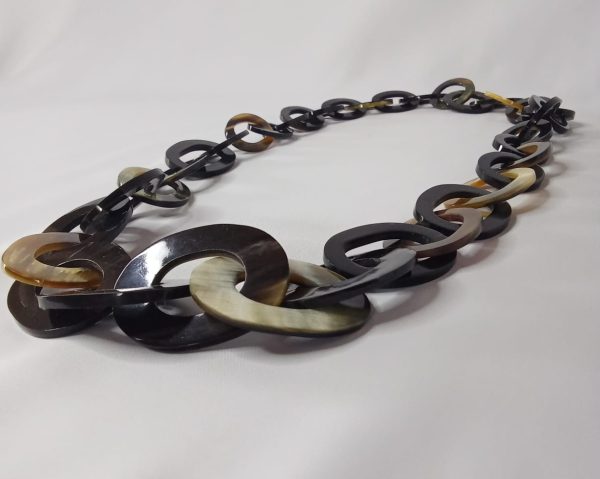 Collier ras de cou anneaux ronds en corne de Zébu